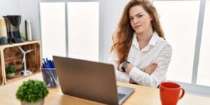 How to Spot a Toxic Work Environment During an Interview: Red Flags and Warning Signs